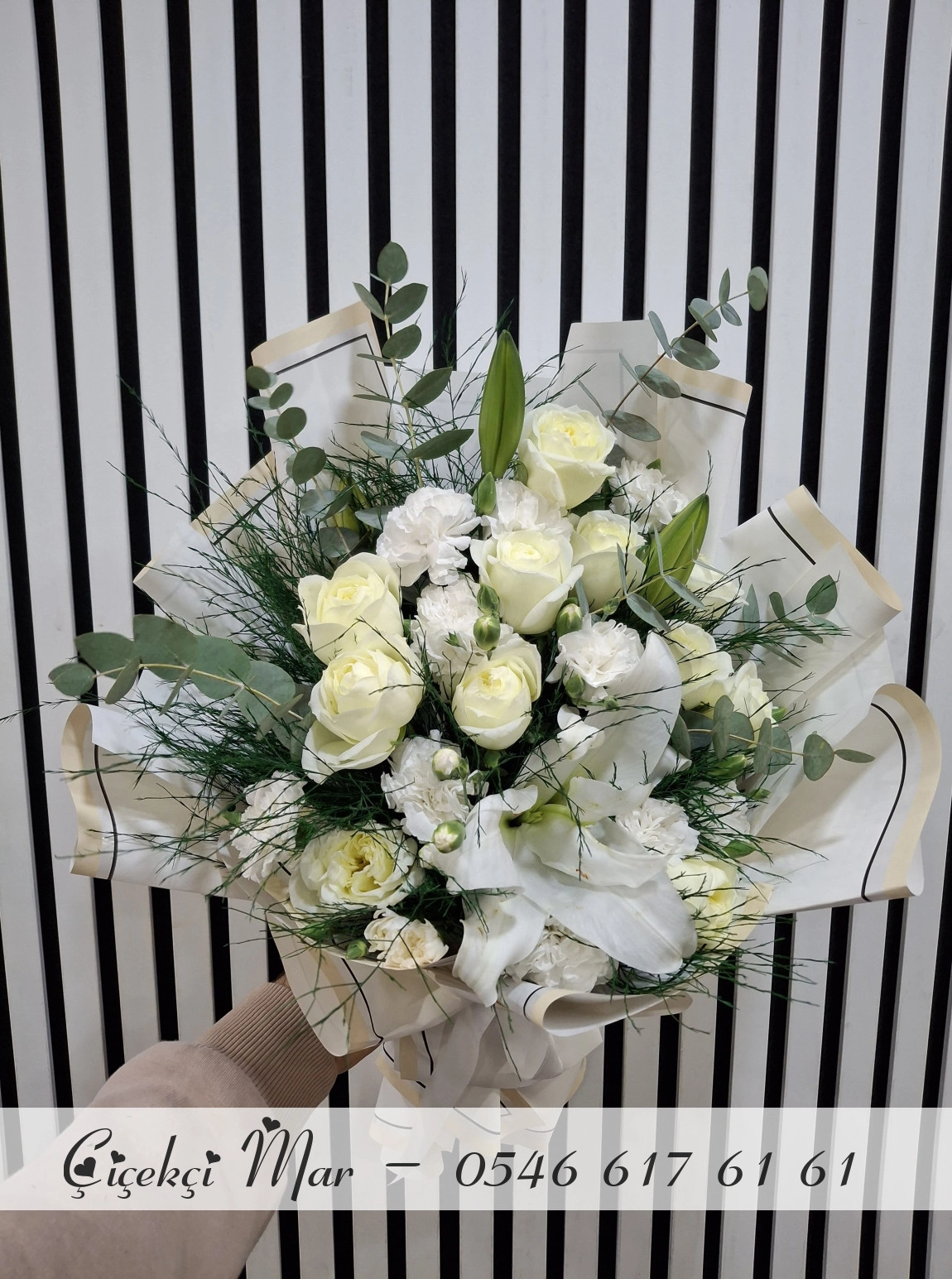 Beyaz Gül Ve Kazabilanka