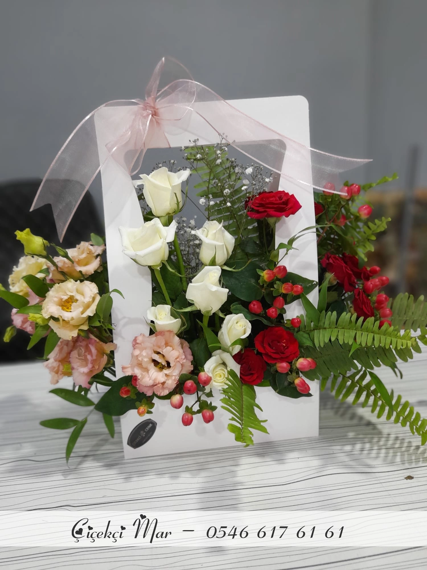 Çantada Çiçek Beyaz Güller