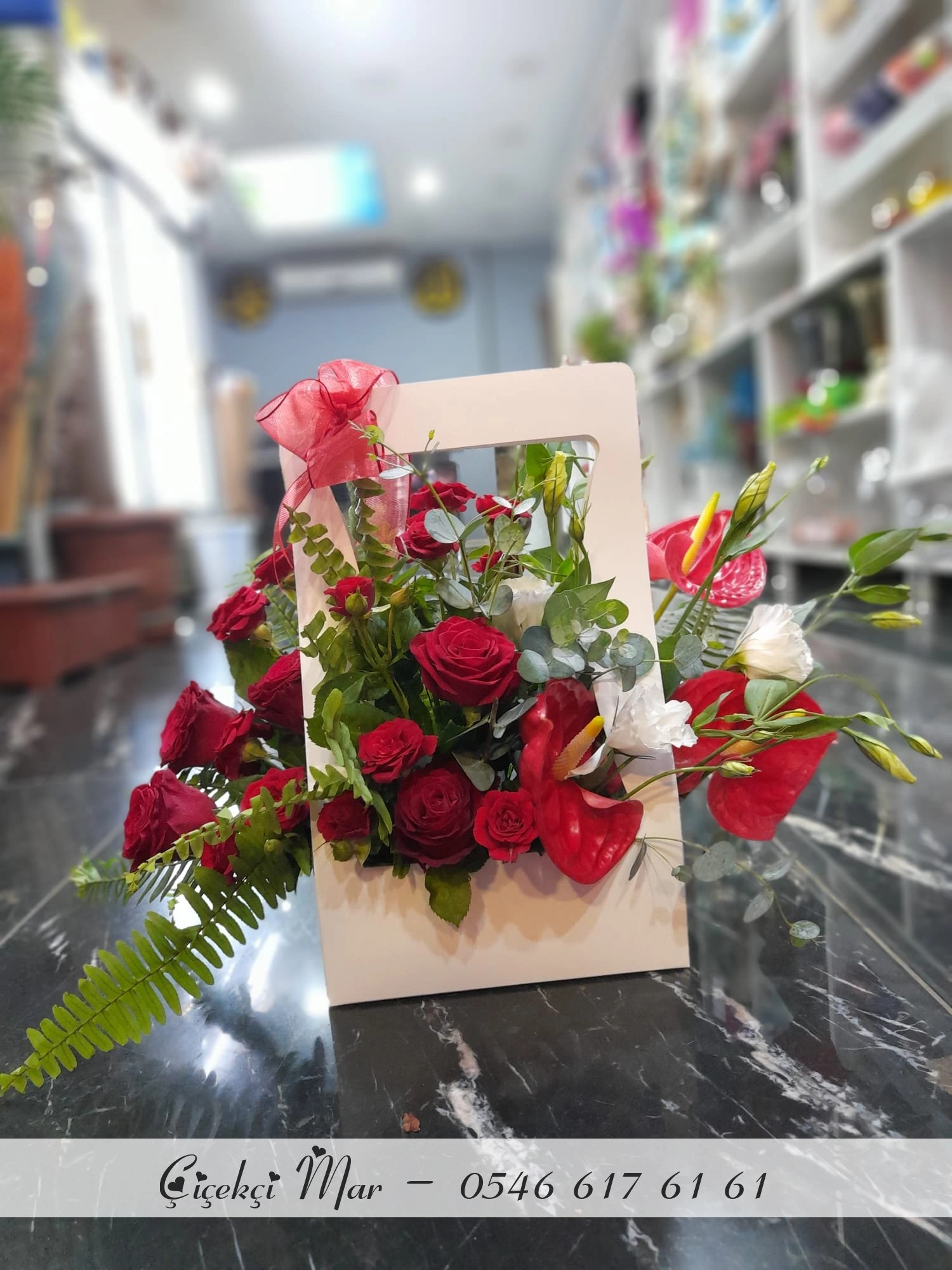 Çantada Çiçek Kırmızı Güller