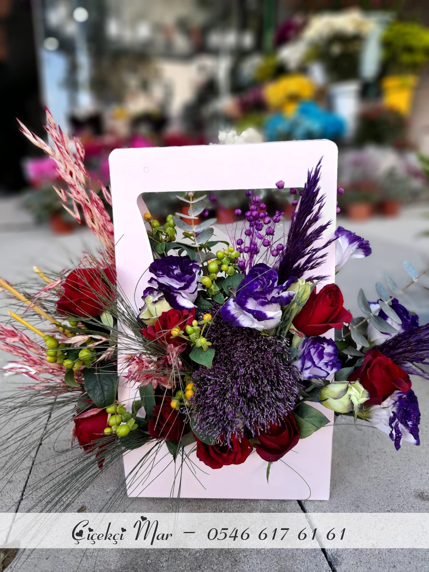 Çantada Çiçek Mor Çiçekler