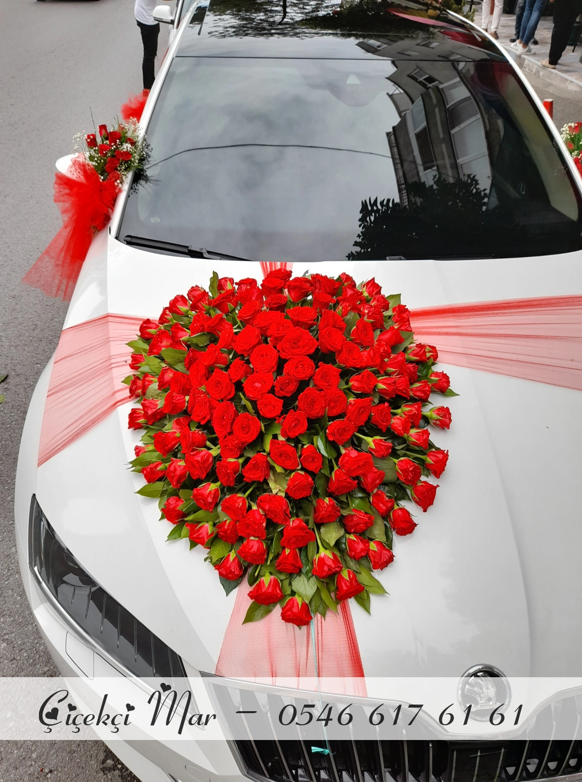 Kırmızı Gülle Araba Süsleme