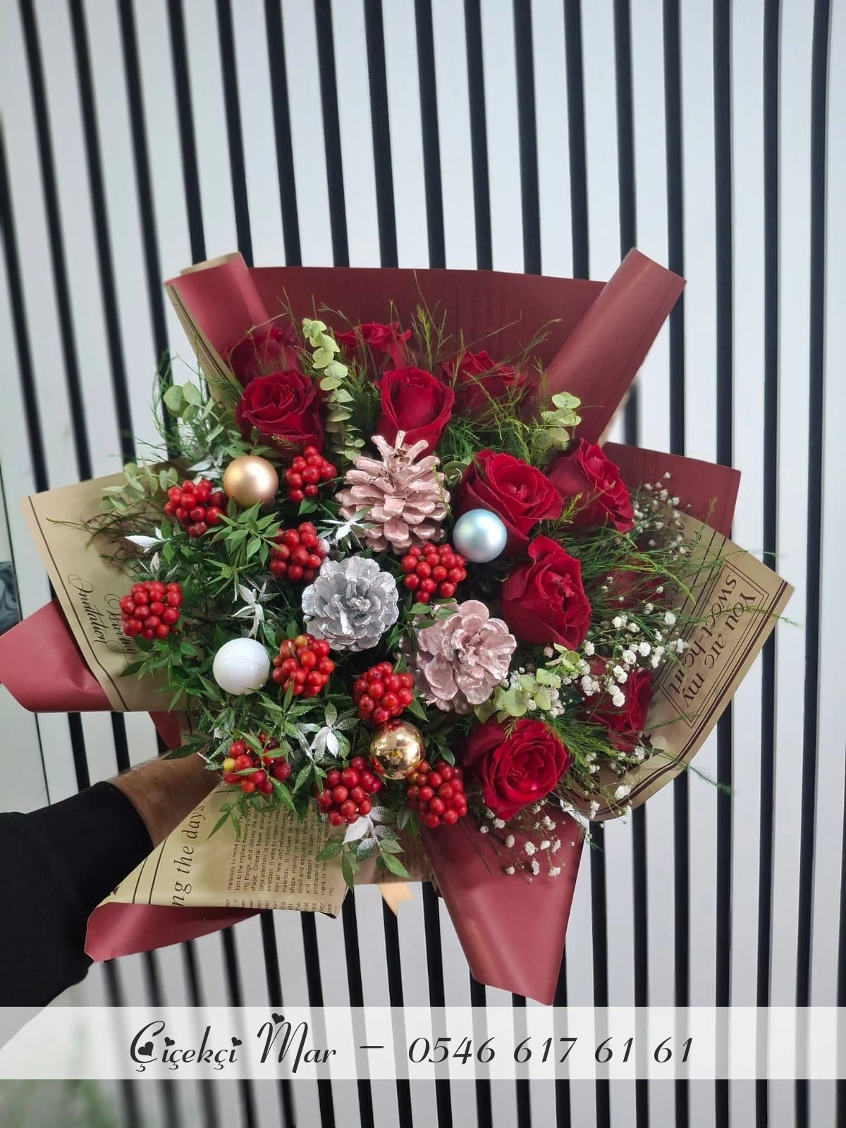 Kokina Ve Gül Karışımı Buket Kırmızı Kagıtta