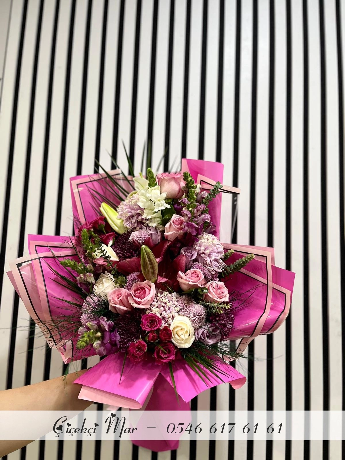 Lilyum Ve Güllerle Karışık Demetler