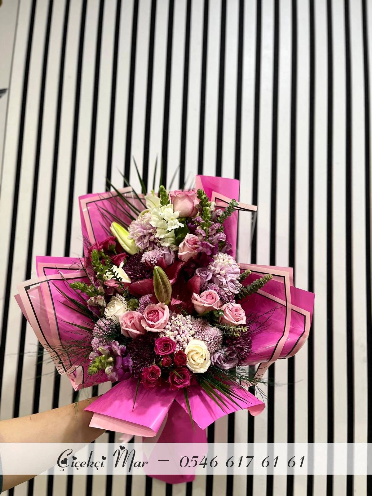 Mor Kağıtta Gül Lilyum Karışık Buket