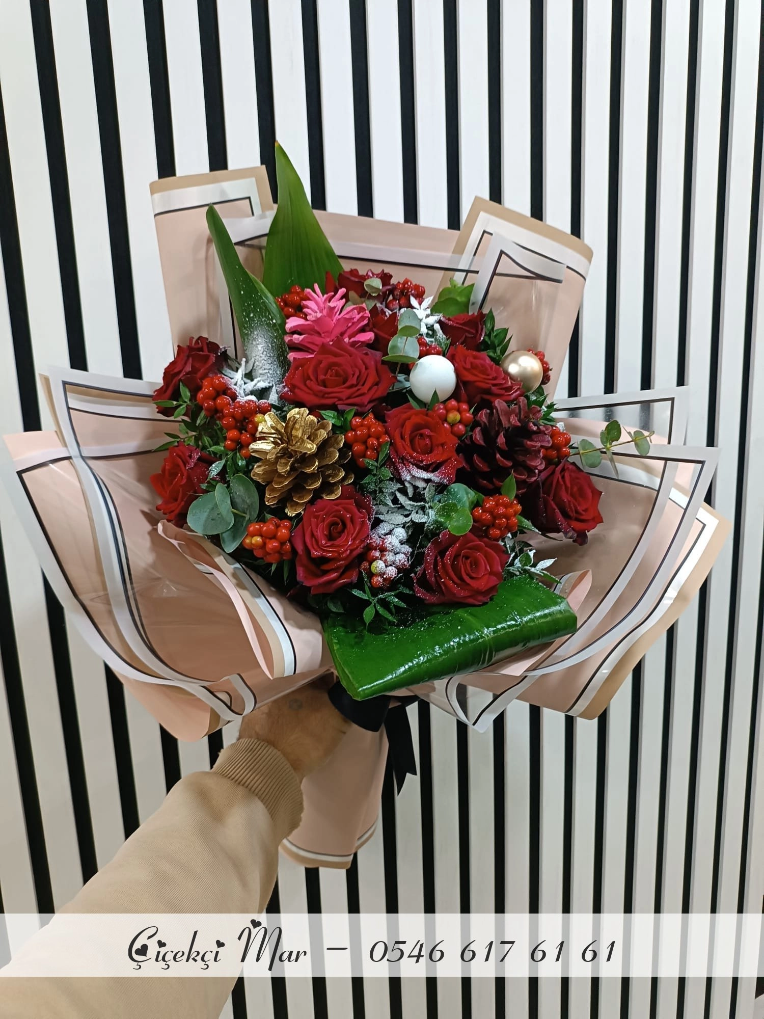 Pembe Kağıt Kokina Ve Gül Karışımı Buket