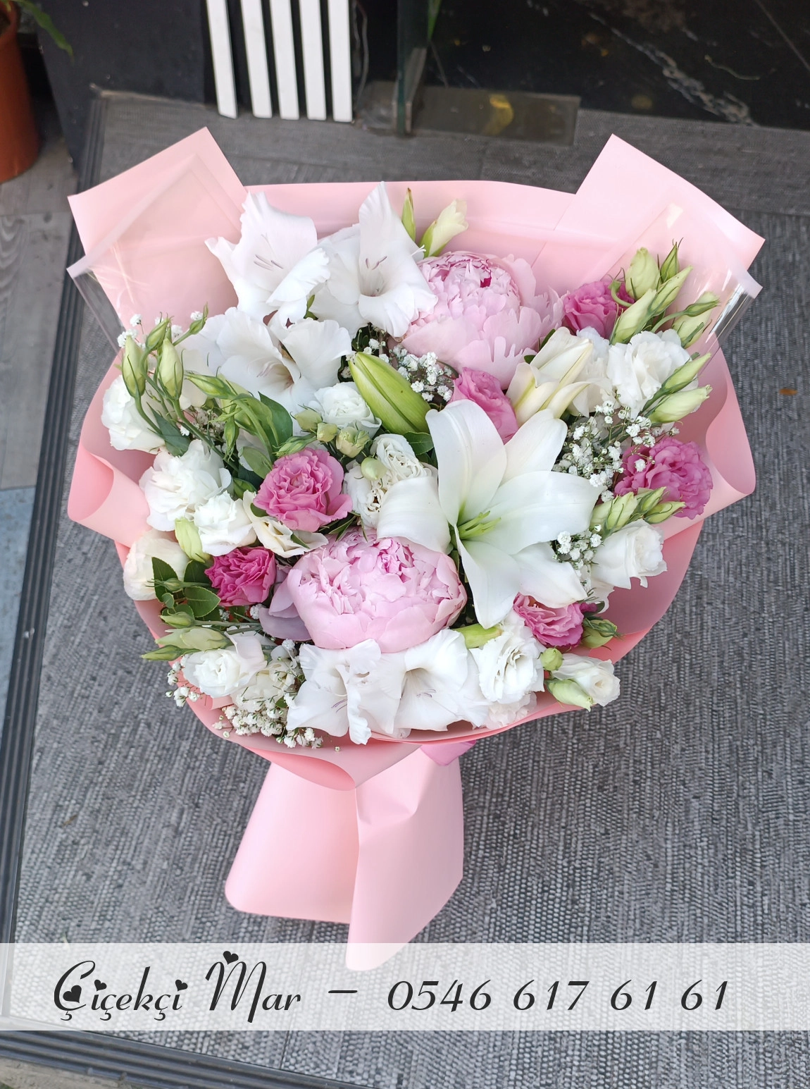 Sakaik Lilyum Ve Pembe Gül