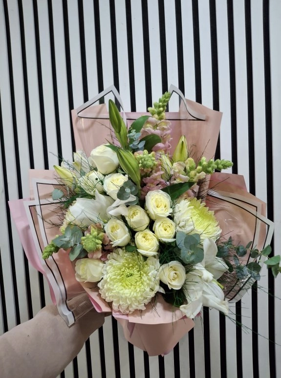 Aslan Ağzı Ve Anastasia Beyaz Gül