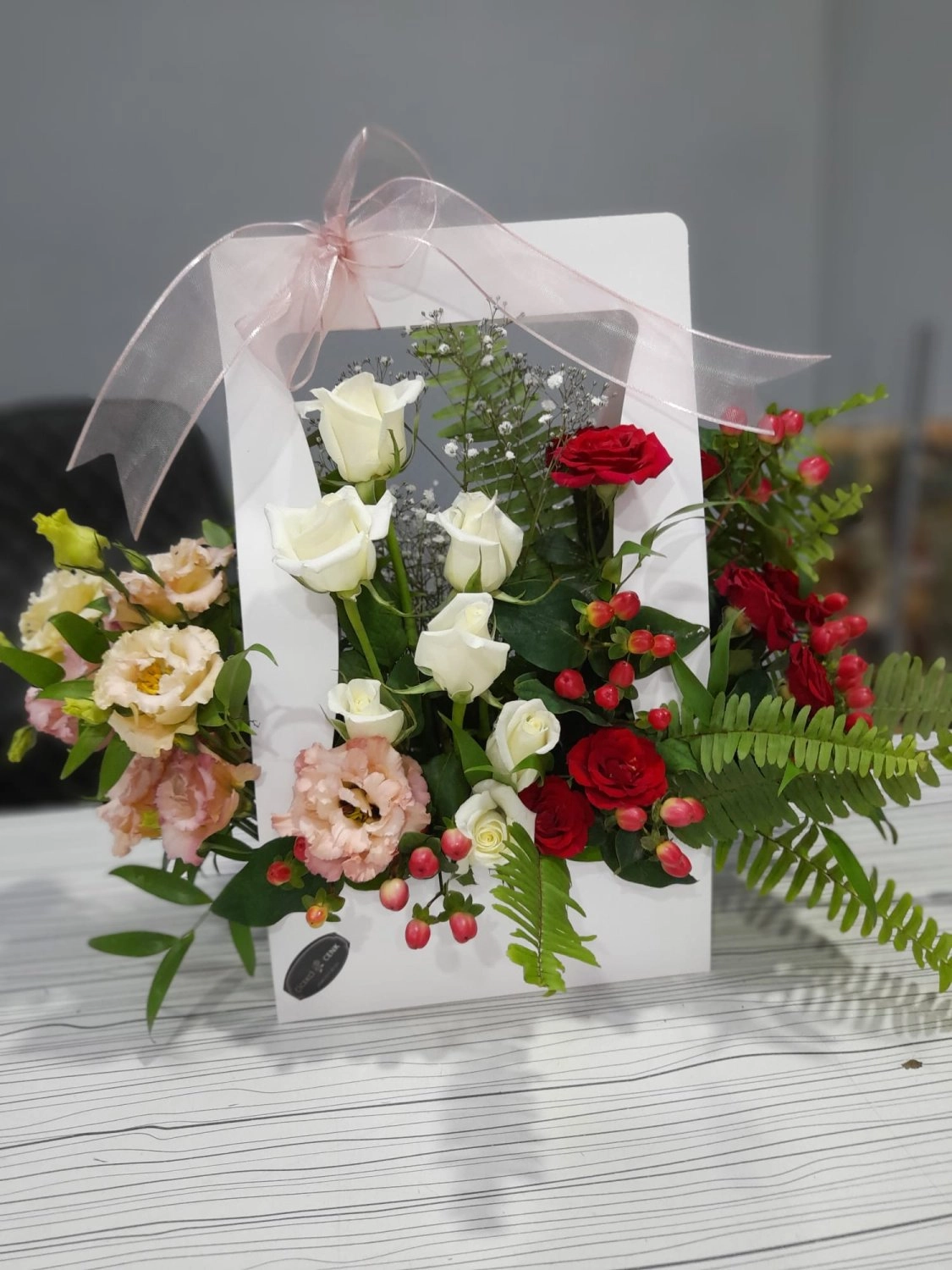 Çantada Çiçek Beyaz Güller