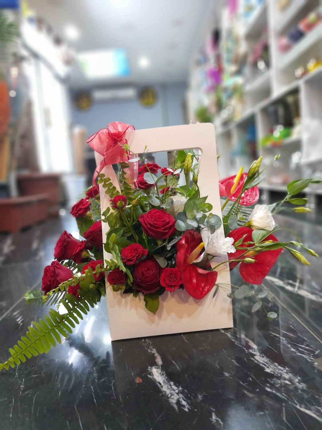 Çantada Çiçek Kırmızı Güller