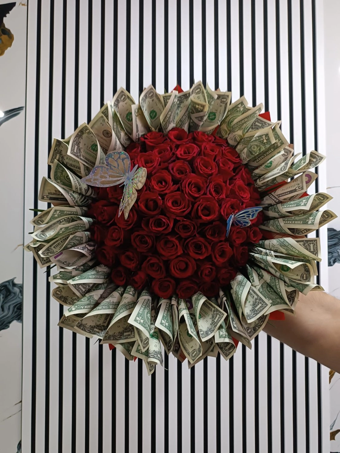 Dolar Ve Gül Buketi
