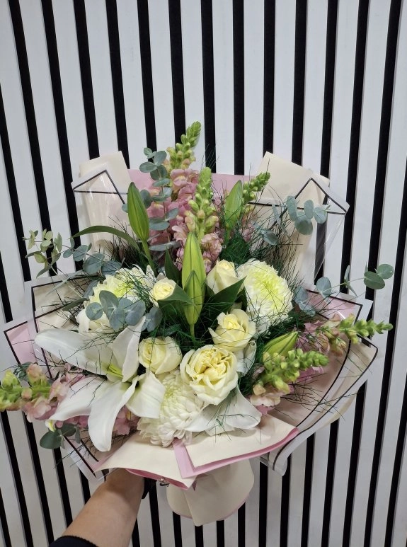 Kazabilanka Anastasia Ve Gül Buketi