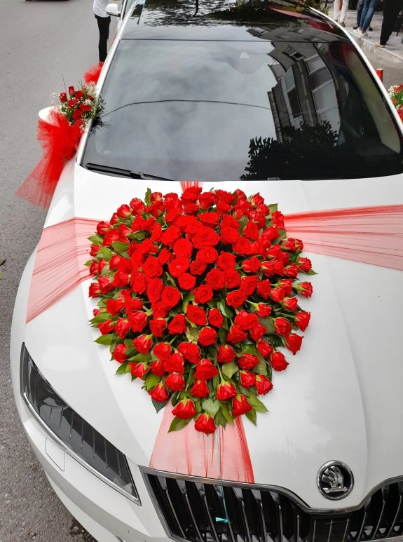 Kırmızı Gülle Araba Süsleme