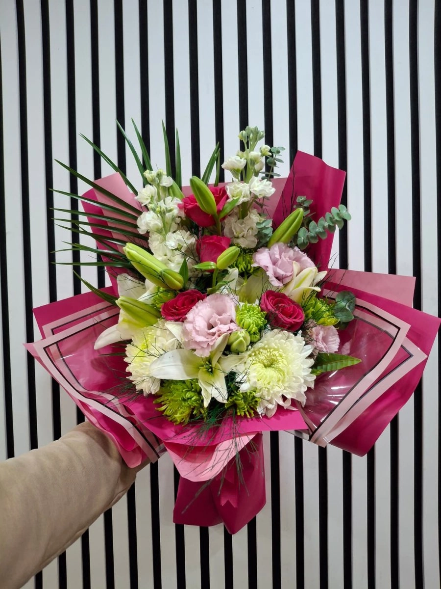 Kırmızı Kağıt Gül Lilyum Karışık Buket