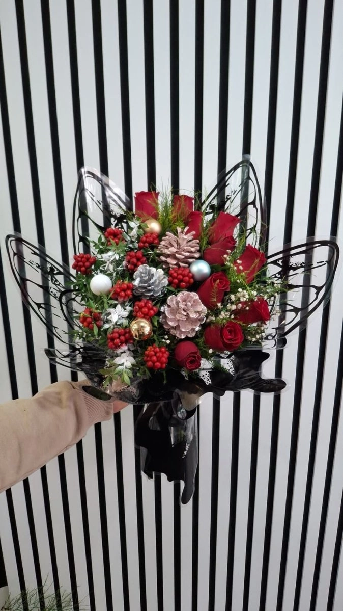 Kokina Ve Gül Karışımı Buket Kelebek Kanat