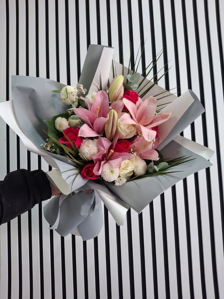 Lilyum Gül Ve Kasımpatı Karışık Buket