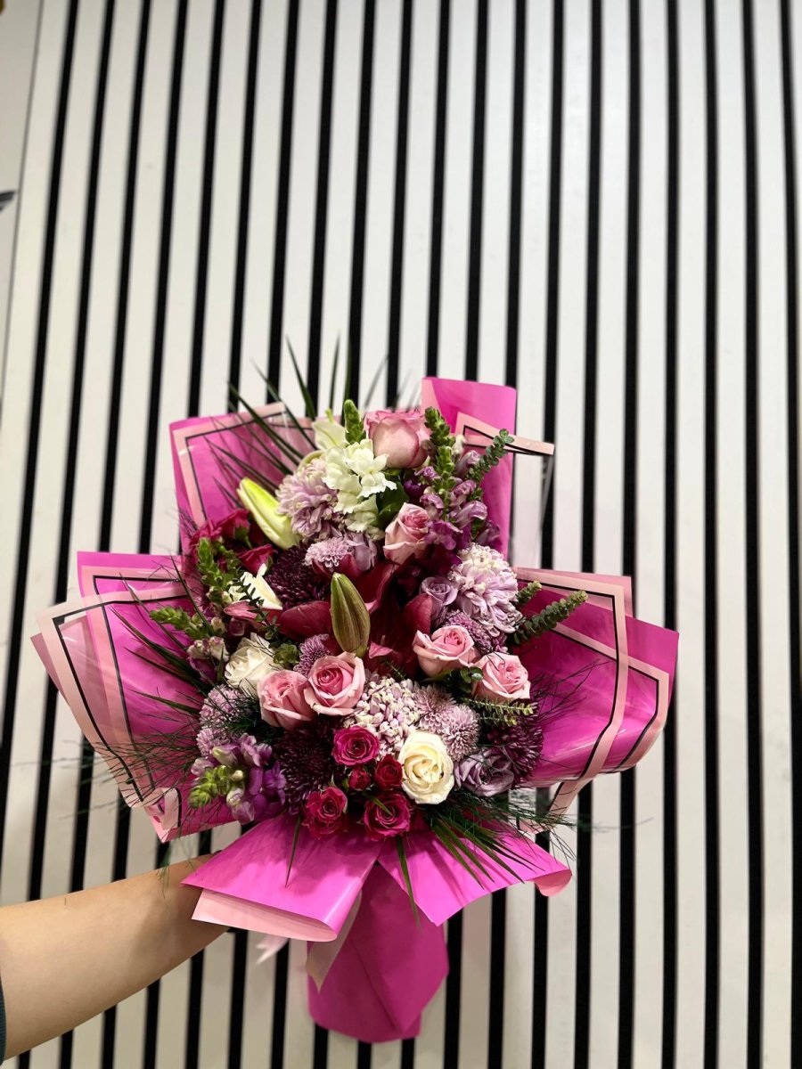 Mor Kağıtta Gül Lilyum Karışık Buket