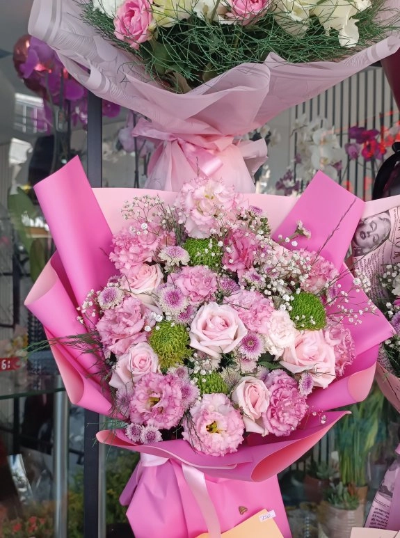 Pembe Lisyantus Ve Gül